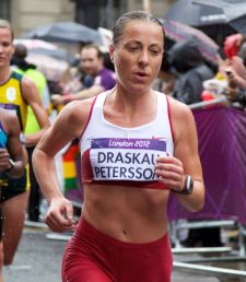 Jessica_Draskau-Petersson_-_2012_Olympics_marathon_(cropped)